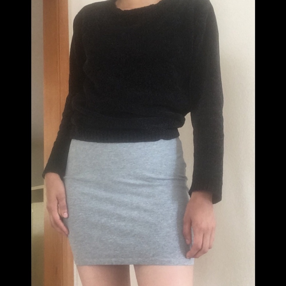 H&M gray short skirt